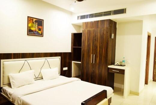 Hotel President Bharwain Extérieur photo