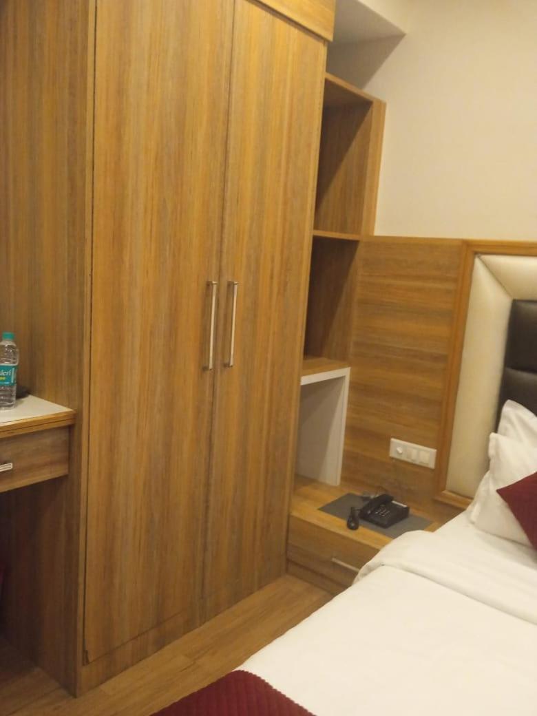 Hotel President Bharwain Extérieur photo