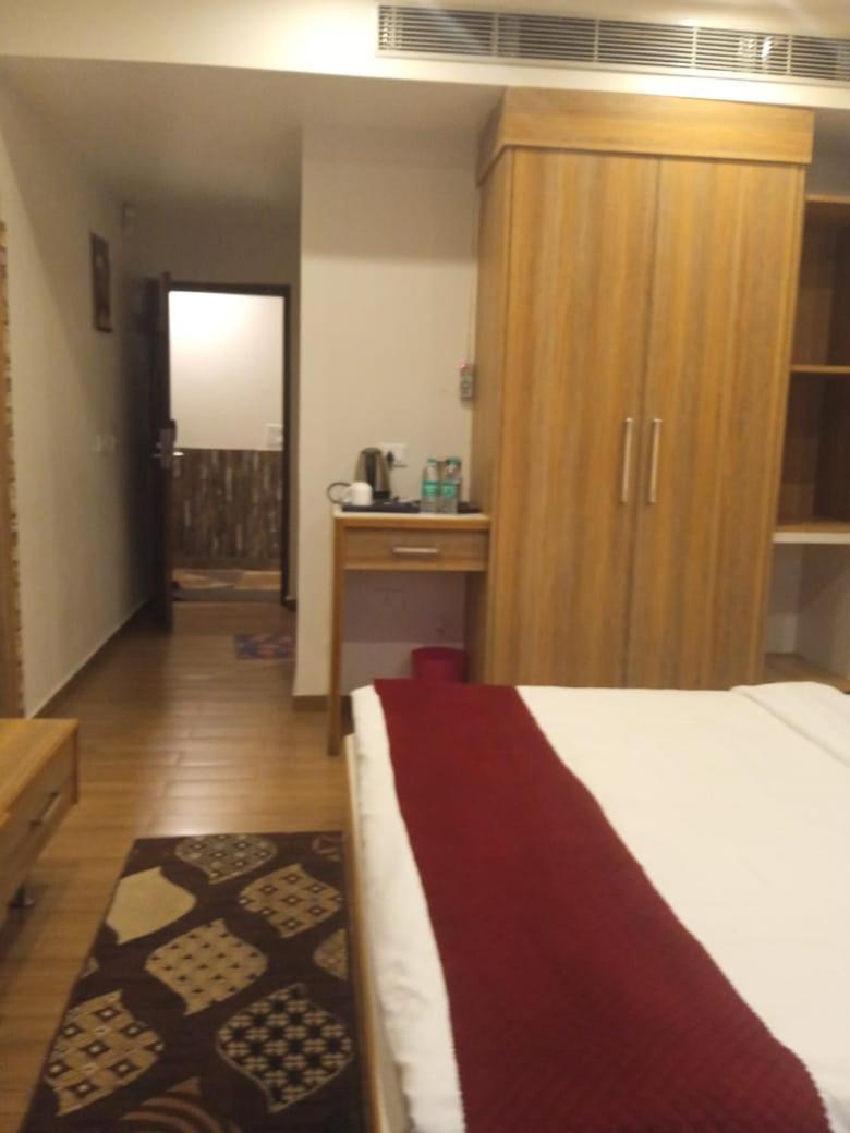 Hotel President Bharwain Extérieur photo