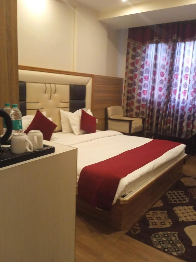 Hotel President Bharwain Extérieur photo