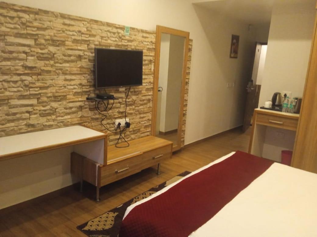 Hotel President Bharwain Extérieur photo